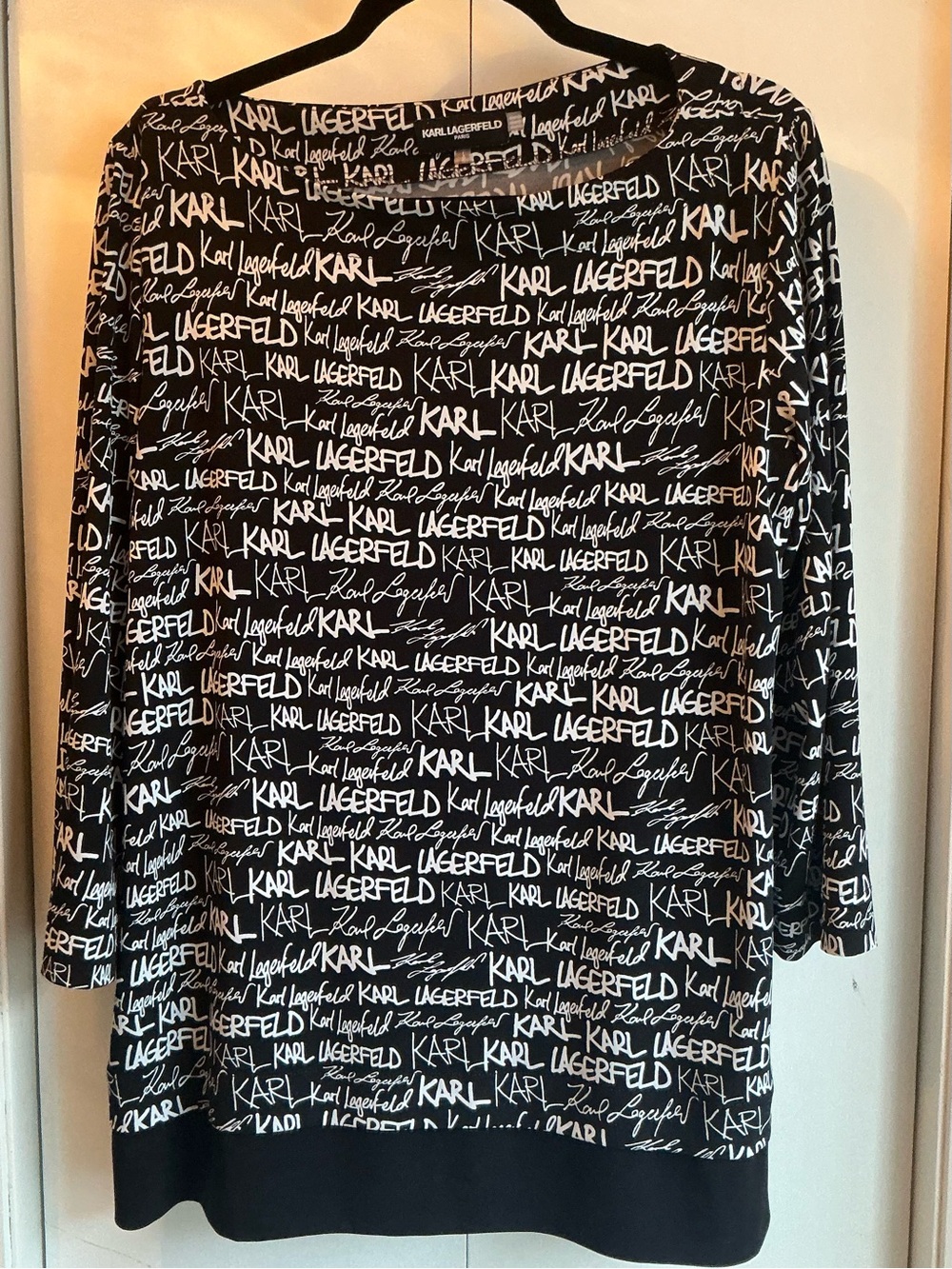 Karl Lagerfeld Paris Black White Graffiti Logo Script Boatneck Top Large